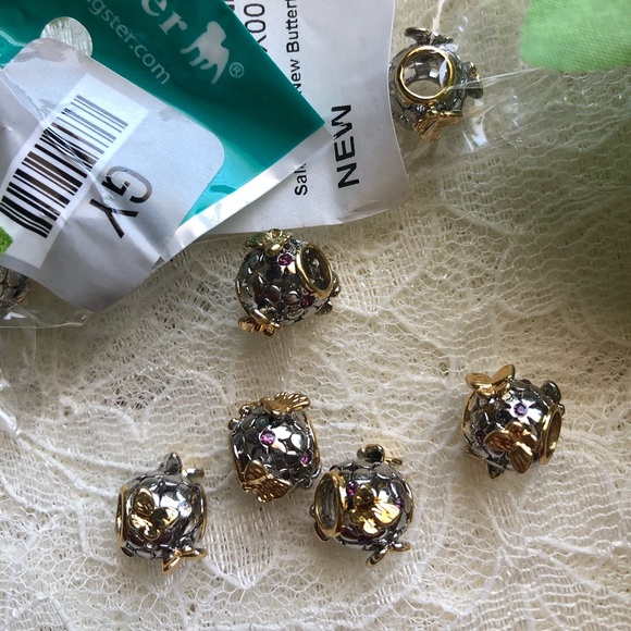 Vintage Gold-tipped Butterflies over Rhinestone-studded Silver Flowers Charm - Picture 3 of 5